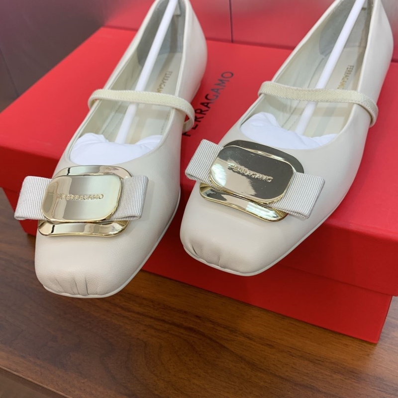 Ferragamo flat shoes